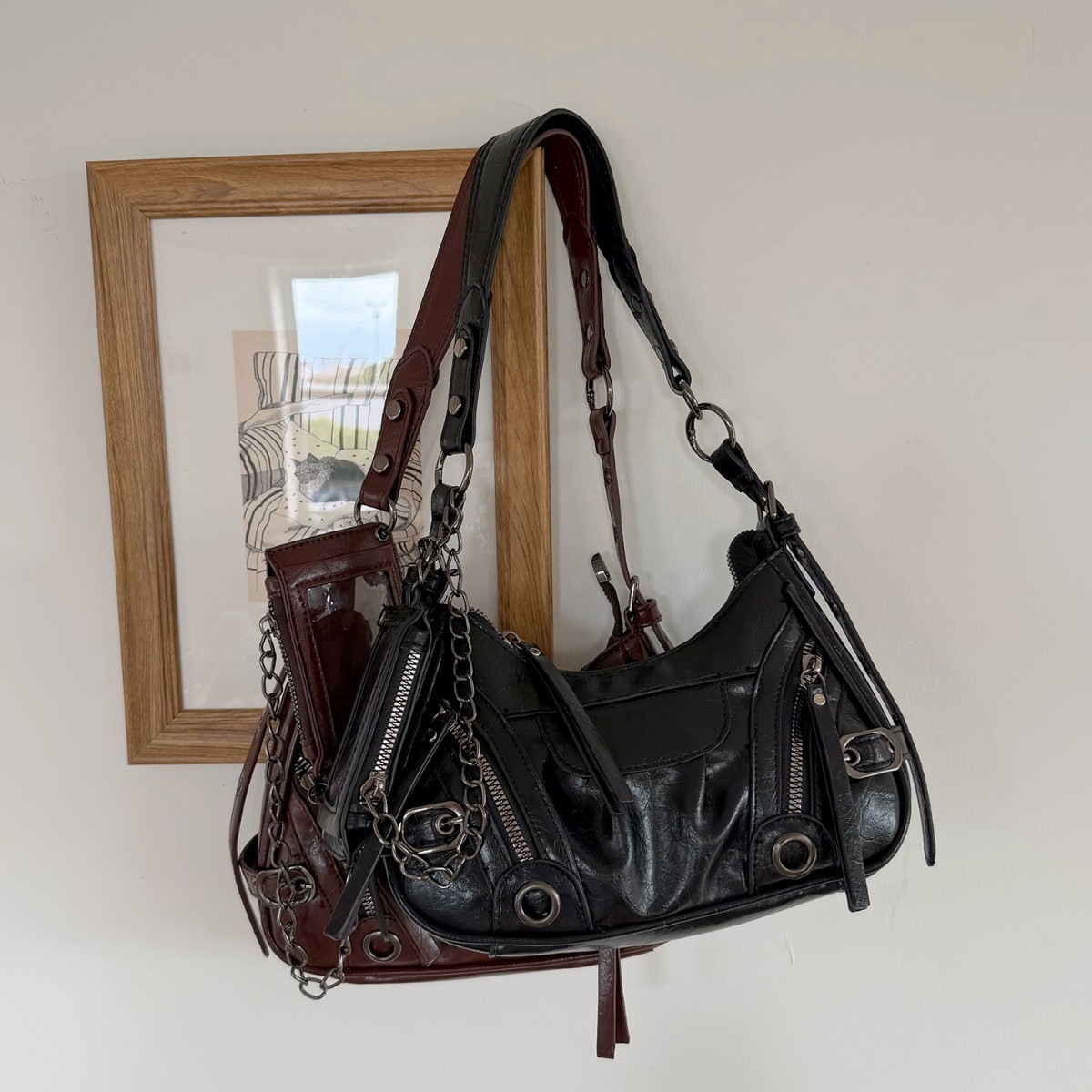 Women Bags On Sale - CGCBAG ヴィンテージ Y2K スタイルの小ぶりなショルダーバッグ。高級デザイナーによるデザインで、普段使いや通勤に最適な大容量の女性用ハンドバッグ。
