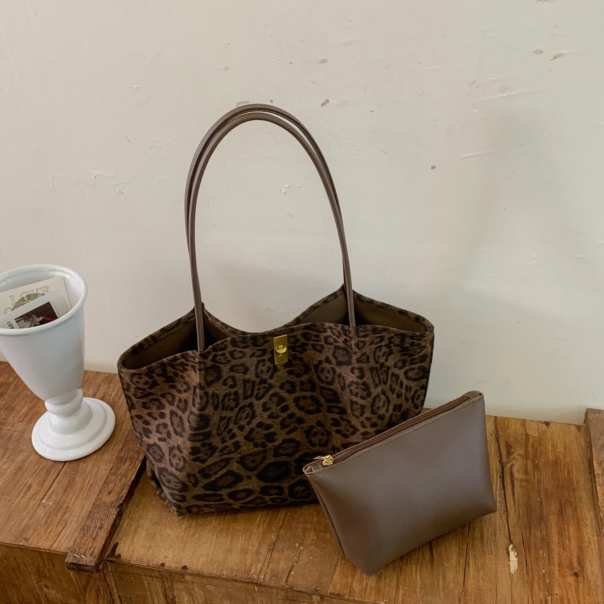 レトロなレオパード柄のスエード製トートバッグ。高級感のある大 - Women'S Bags Handbags のレビューと価格